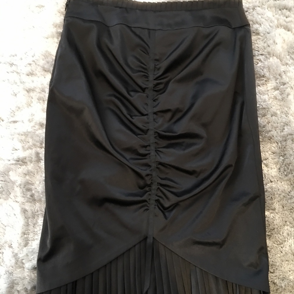 🎉HP🎉BNWOT JOA Ruched and Pleated Midi Skirt